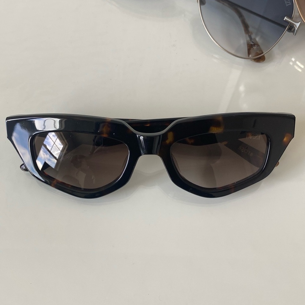 DEZI “ON READ” tort